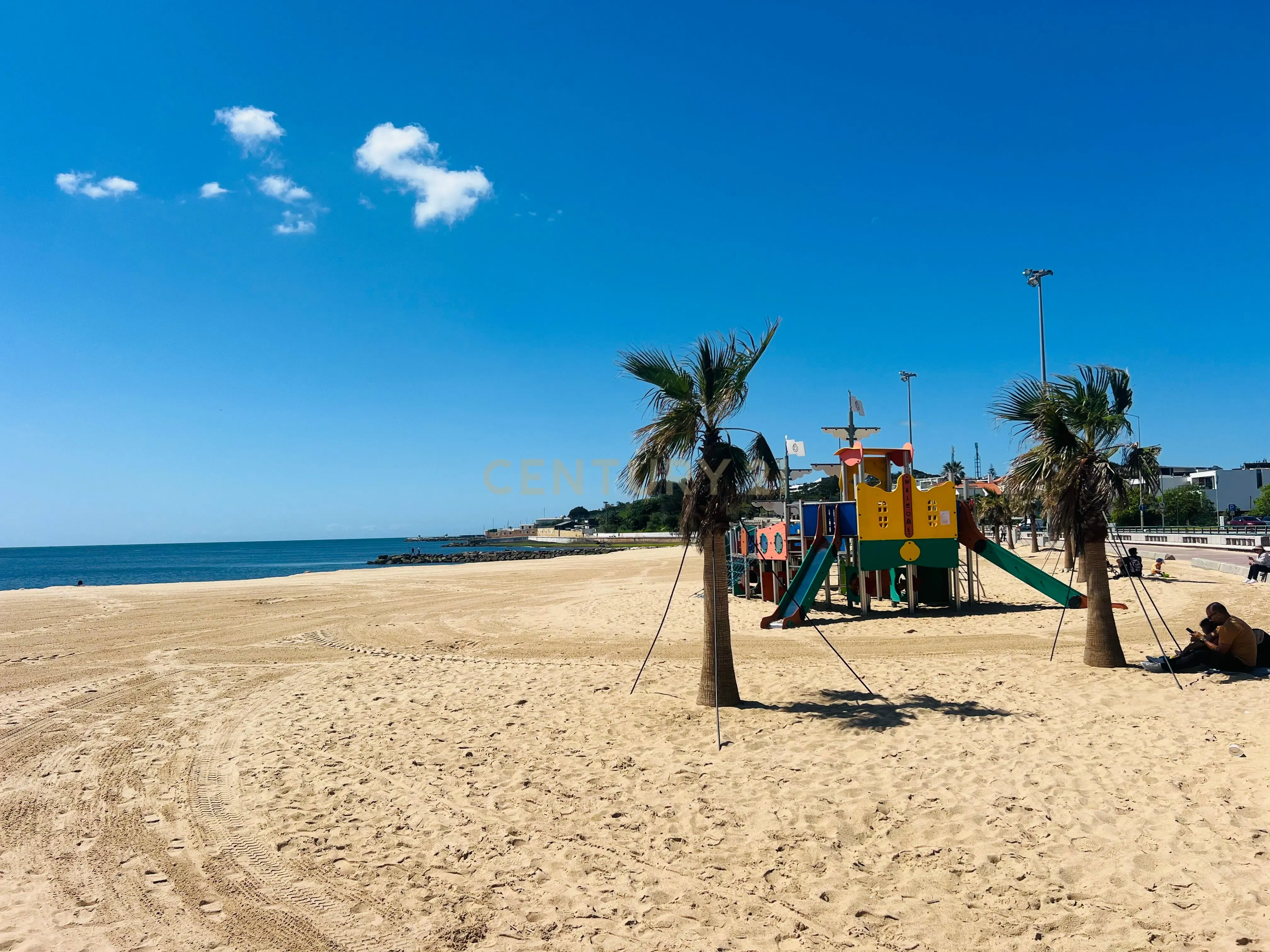 Moradia T4, Praia Santo Amaro de Oeiras e Estação de Comboios - Image 3