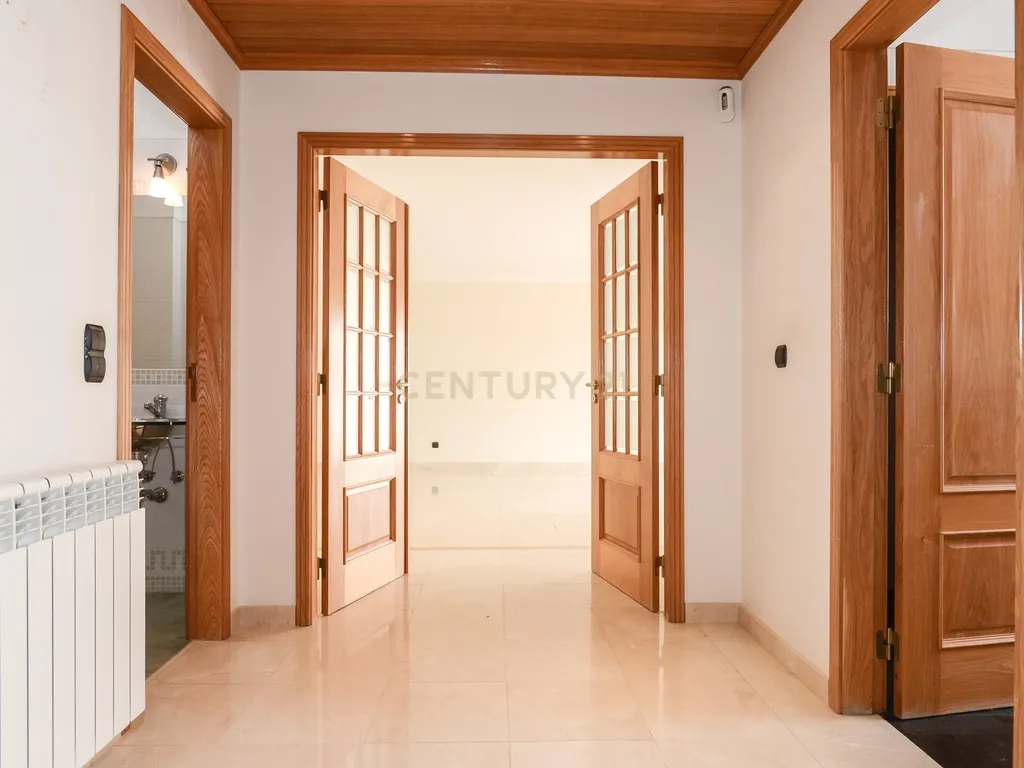 Apartamento T2 com Vista Mar, 2 lugares de garagem na Parede, Cascais - Image 4