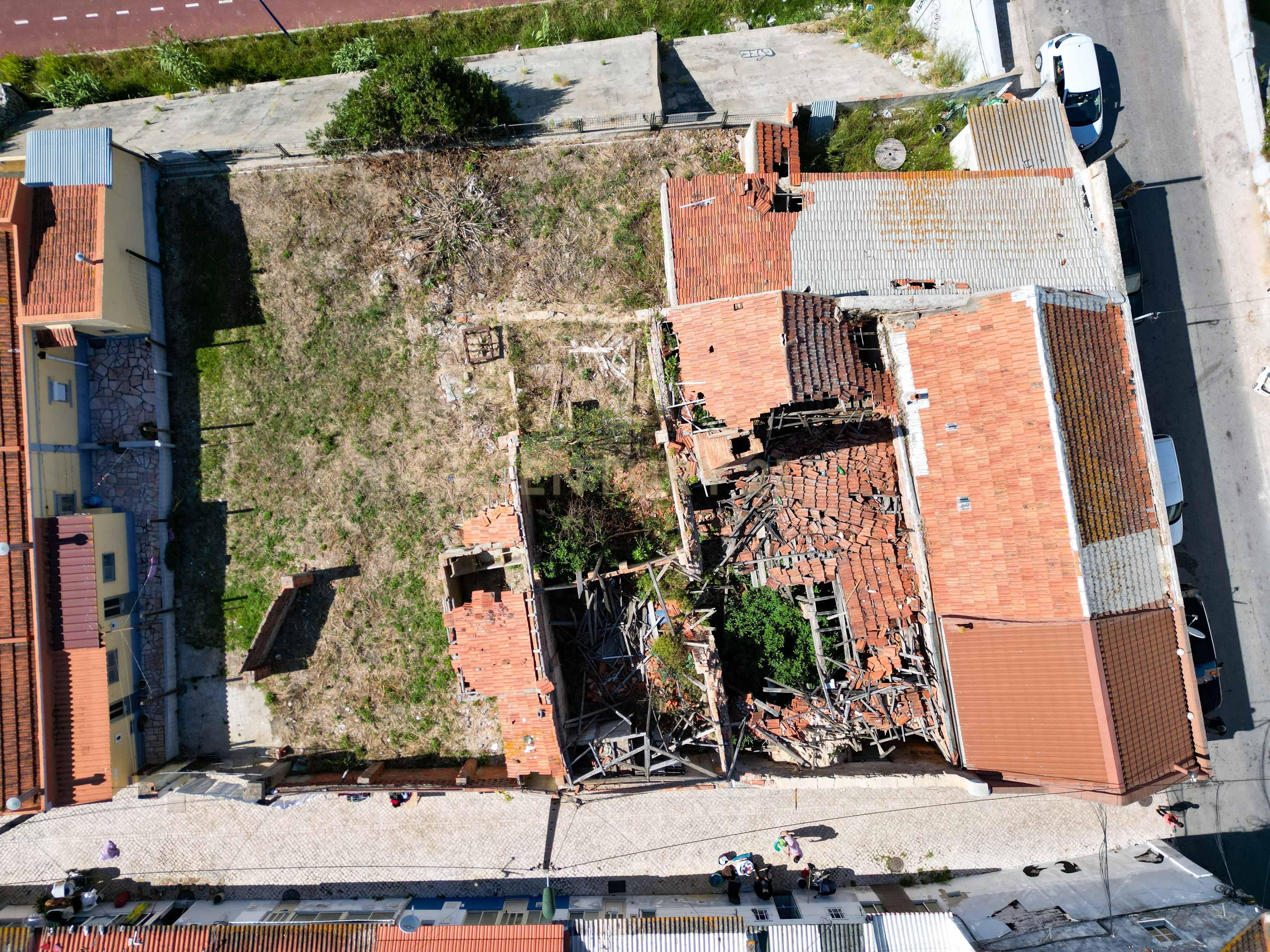 Montijo - Moradia para reconstruir área total de 558 m2. Vista Rio - Image 13