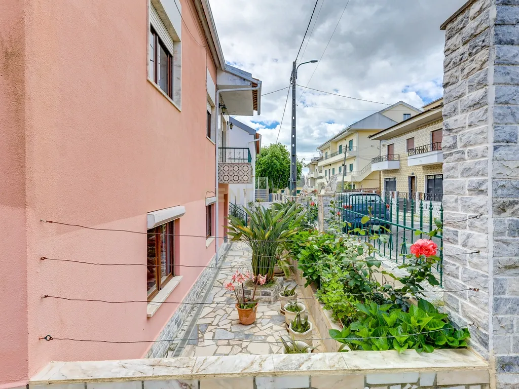 Moradia Bifamiliar – Bairro da Fraternidade, São João da Talha - Image 33