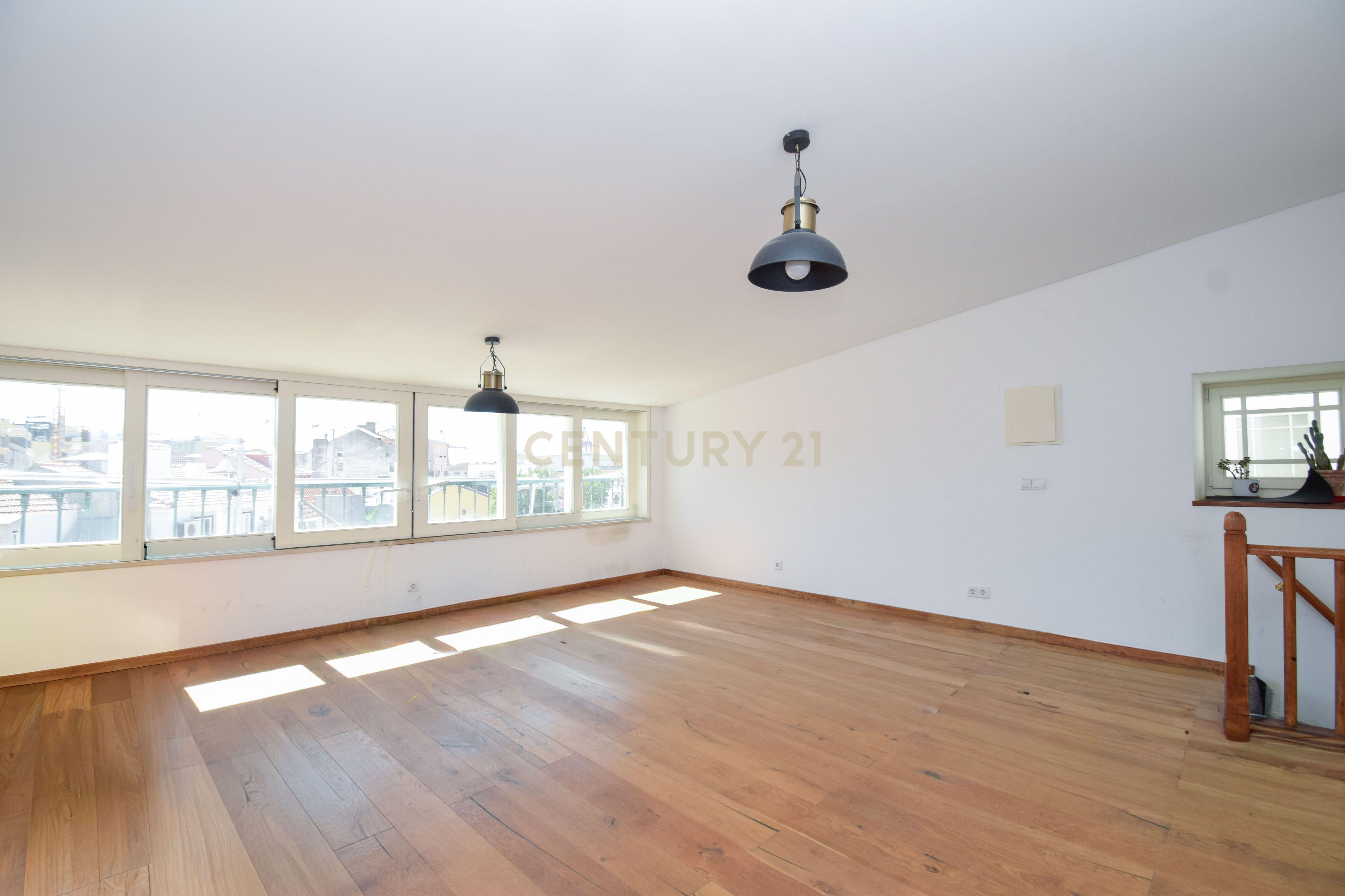 Fotografia 6 de Apartamento T5 Duplex para Arrendamento em Alcântara (2.300€)