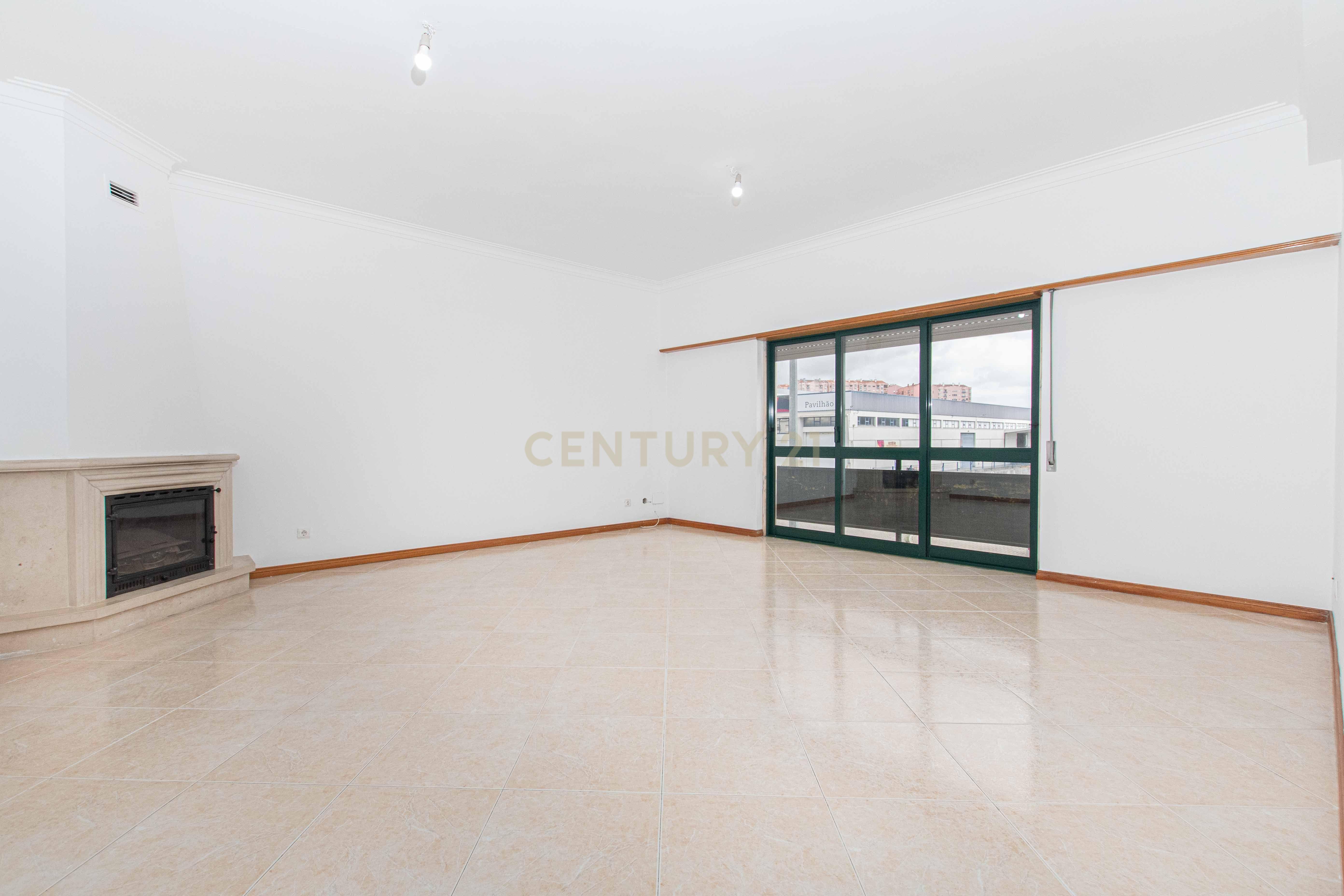 Fotografia 10 de Apartamento T3 de 135 m² com Box para 2 Carros, Elevador e Arrecadação para arrendar | Agualva-Cacém