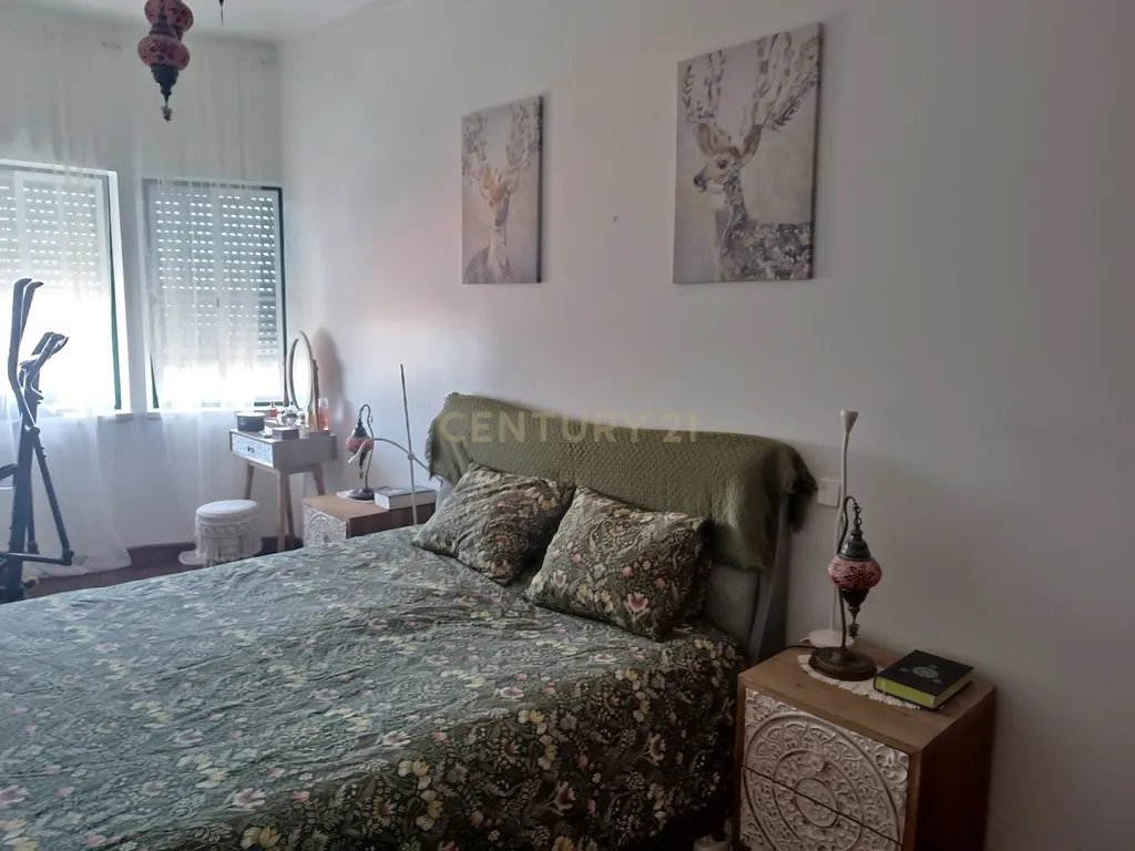Apartamento T3 com 115 m² em Fazendas de Almeirim, concelho de Almeirim, distrito de Santarém. Apartamento localizado no 2. º andar de um edifício sem elevador. - Image 13