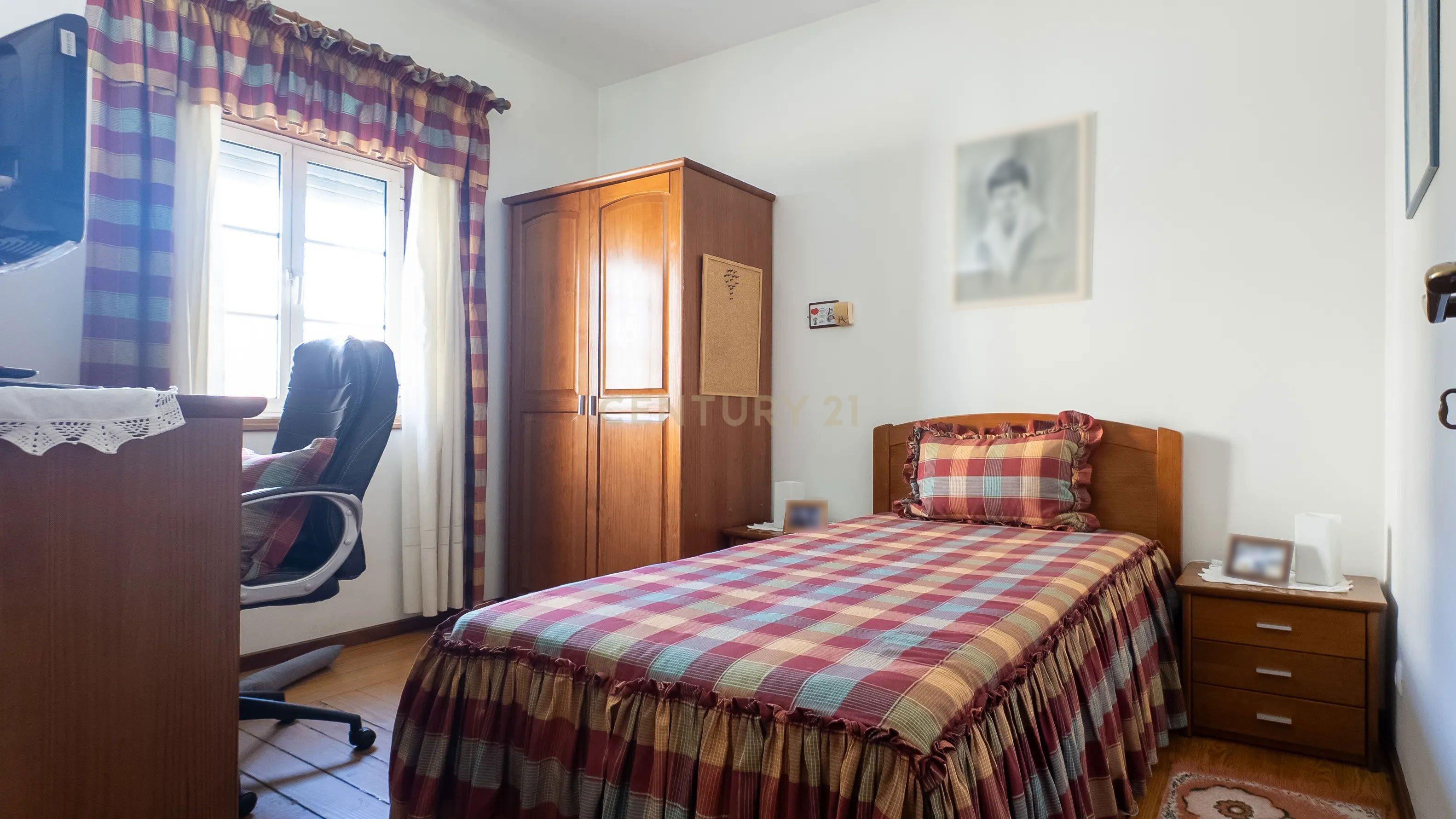 Moradia T4 com Jardim e Garagem no Porto - Image 22