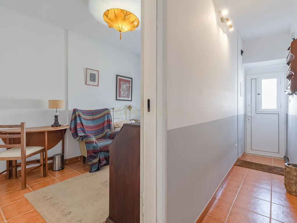 Casa T2 em Faro, Lagos - Localização Privilegiada e Conforto - Image 16