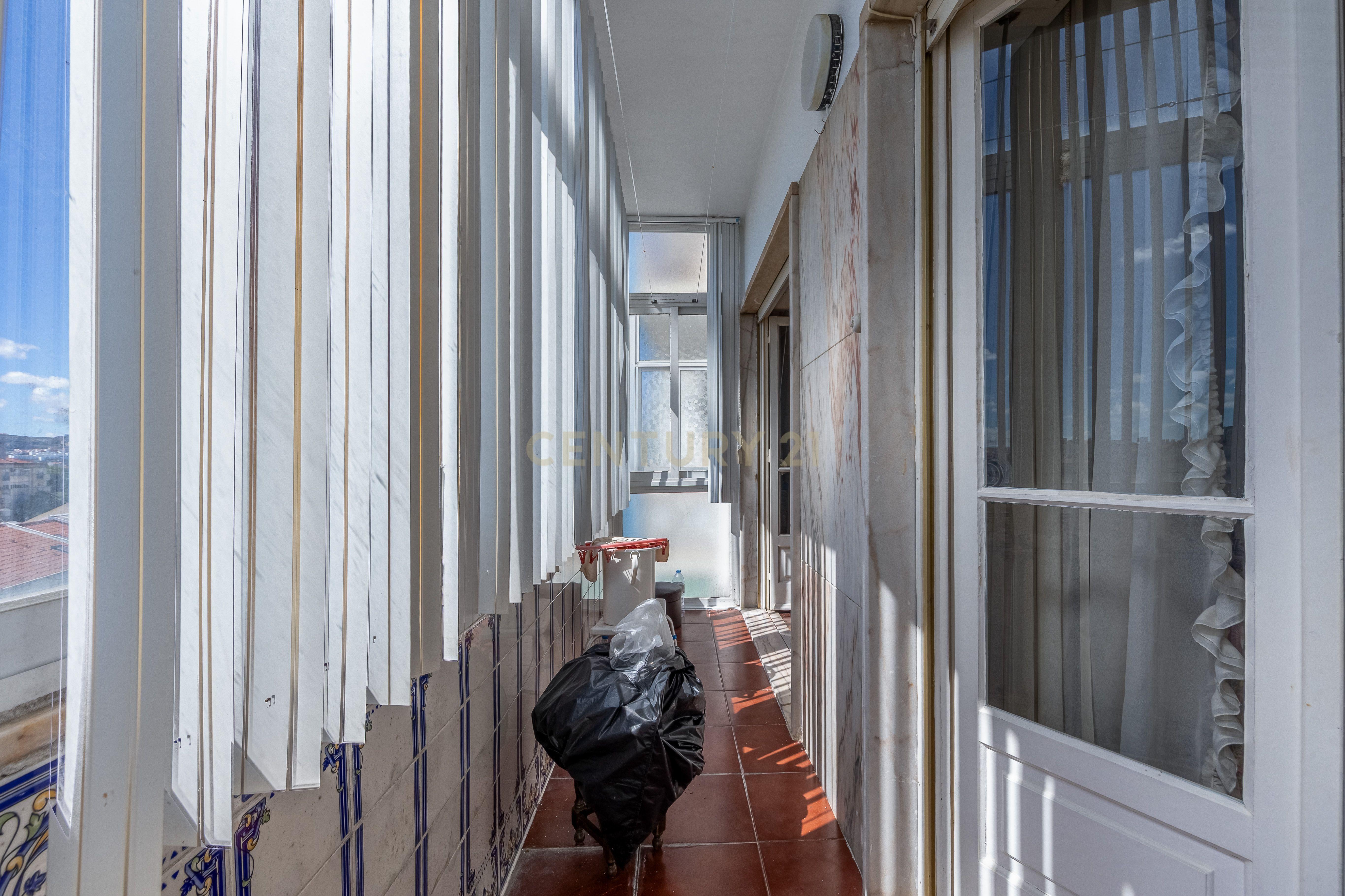 Fotografia 6 de Apartamento T3 em Benfica com excelente exposição solar e vista desafogada