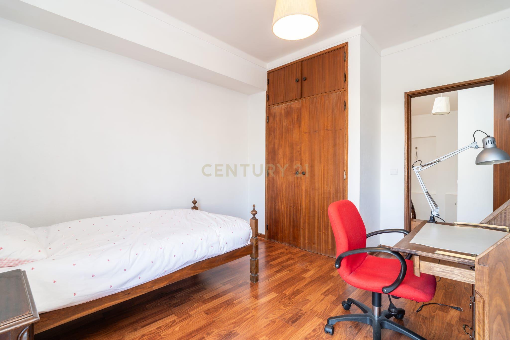 T3 Duplex com 2 Terraços, na Av. Elísio de Moura, em Coimbra - Image 19