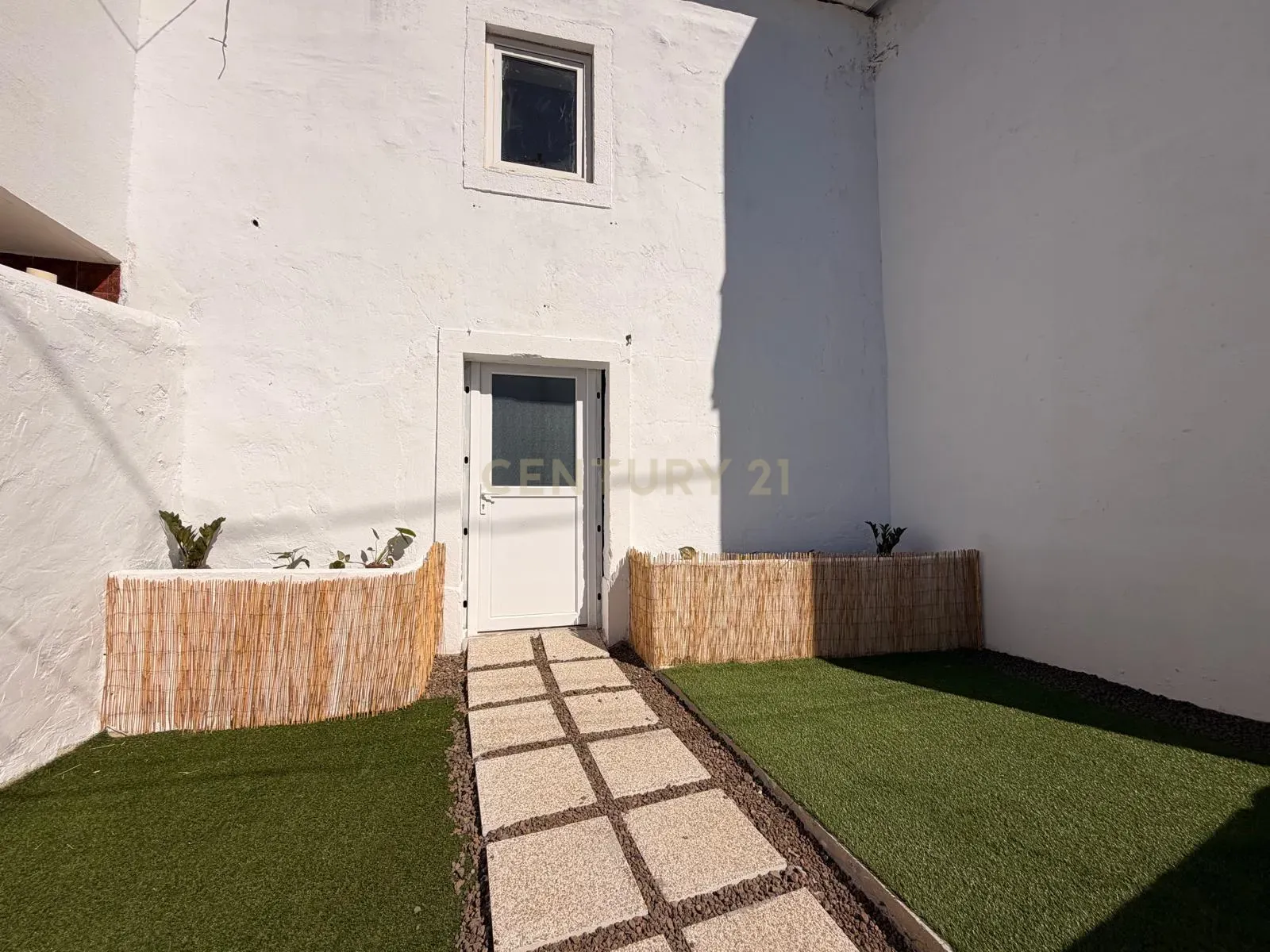 Fotografia 3 de Moradia T1 para Renovar na Malveira, Mafra