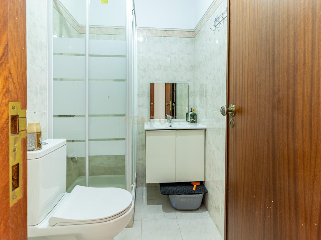 Apartamento T3 com Varanda na Quinta do Conde – 3º Andar - Image 13