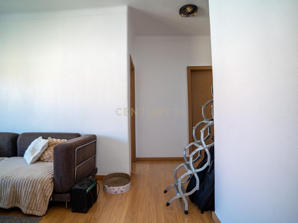 T2 com aproveitamento do sótão e logradouro em Alvalade | Excelente localização | 1.400 €/mês - Image 27