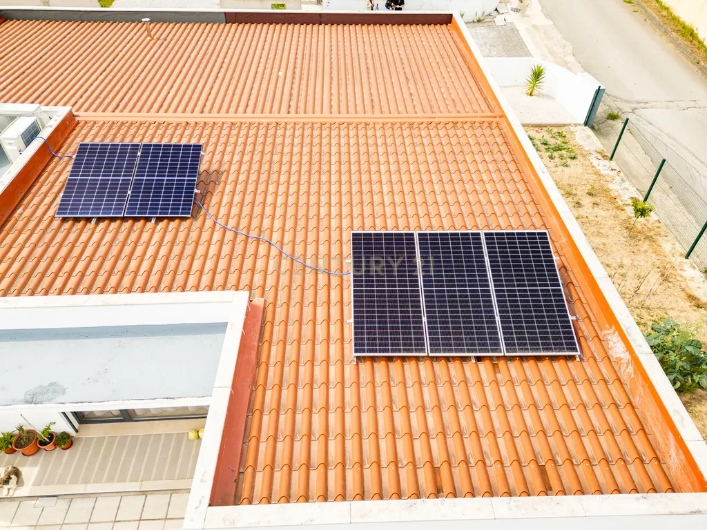 Excelente Moradia T3 Térrea SEMI-NOVA em Alcobaça com Jardim e garagem - Image 25