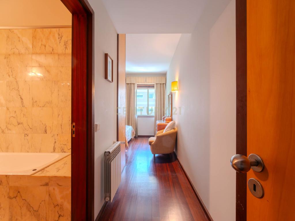 Apartamento T5 na zona do Aviz - Porto - Image 20