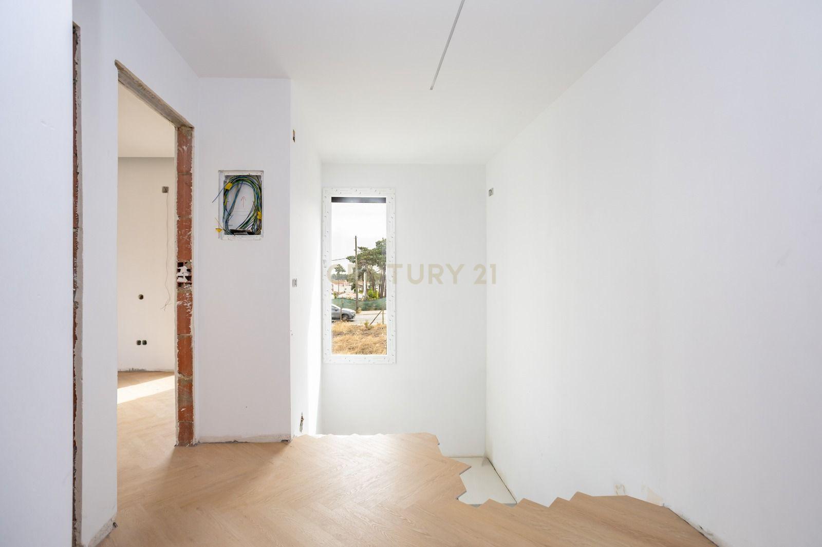 Fotografia 9 de Moradia T4 de Arquitetura Contemporânea com Piscina na Aroeira