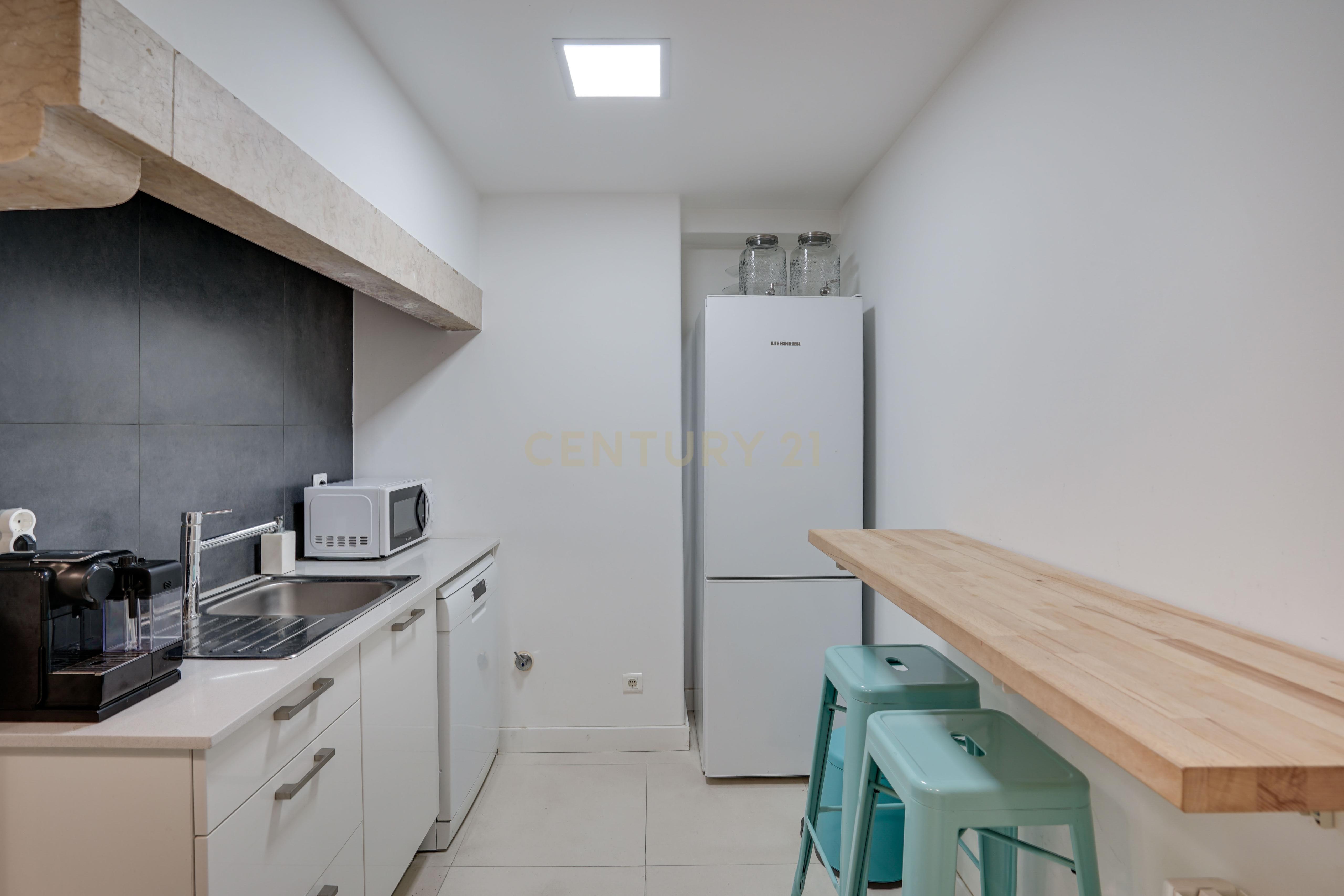 Apartamento T6 Avenida António Augusto de Aguiar - Image 9