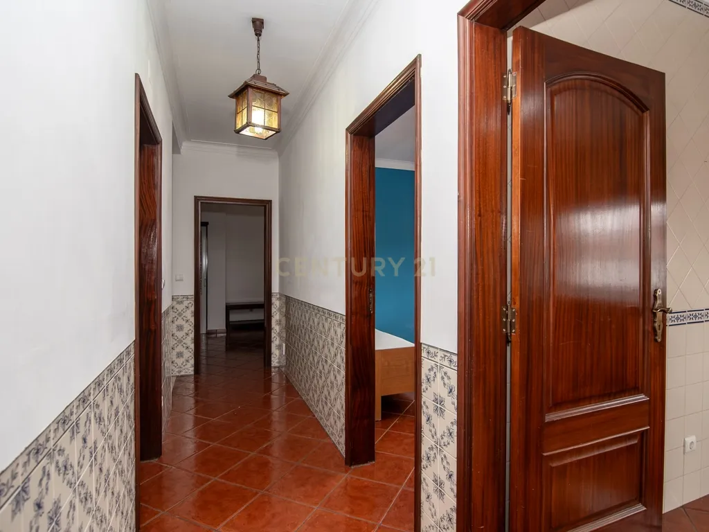 Moradia T2 no Centro de Évora (1º Andar) - Image 9