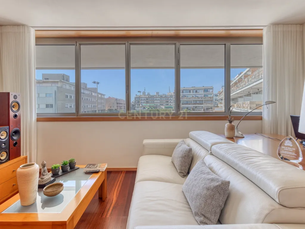 Apartamento T2+1 Duplex em condomínio fechado a 600m da praia - Image 17