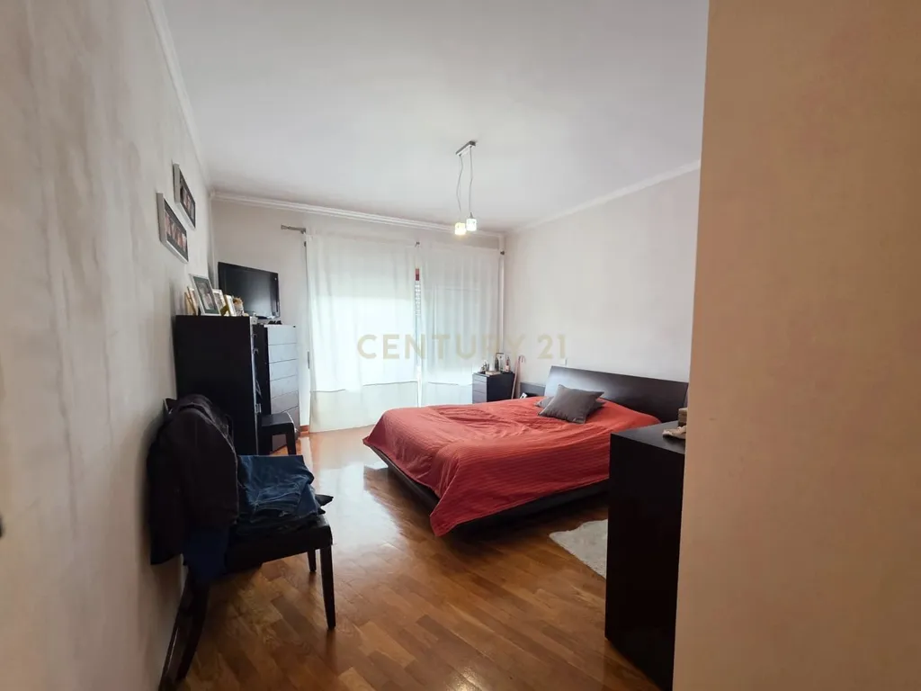 Apartamento T3 no Centro de Paredes – Espaço, Conforto e Localização Privilegiada - Image 21