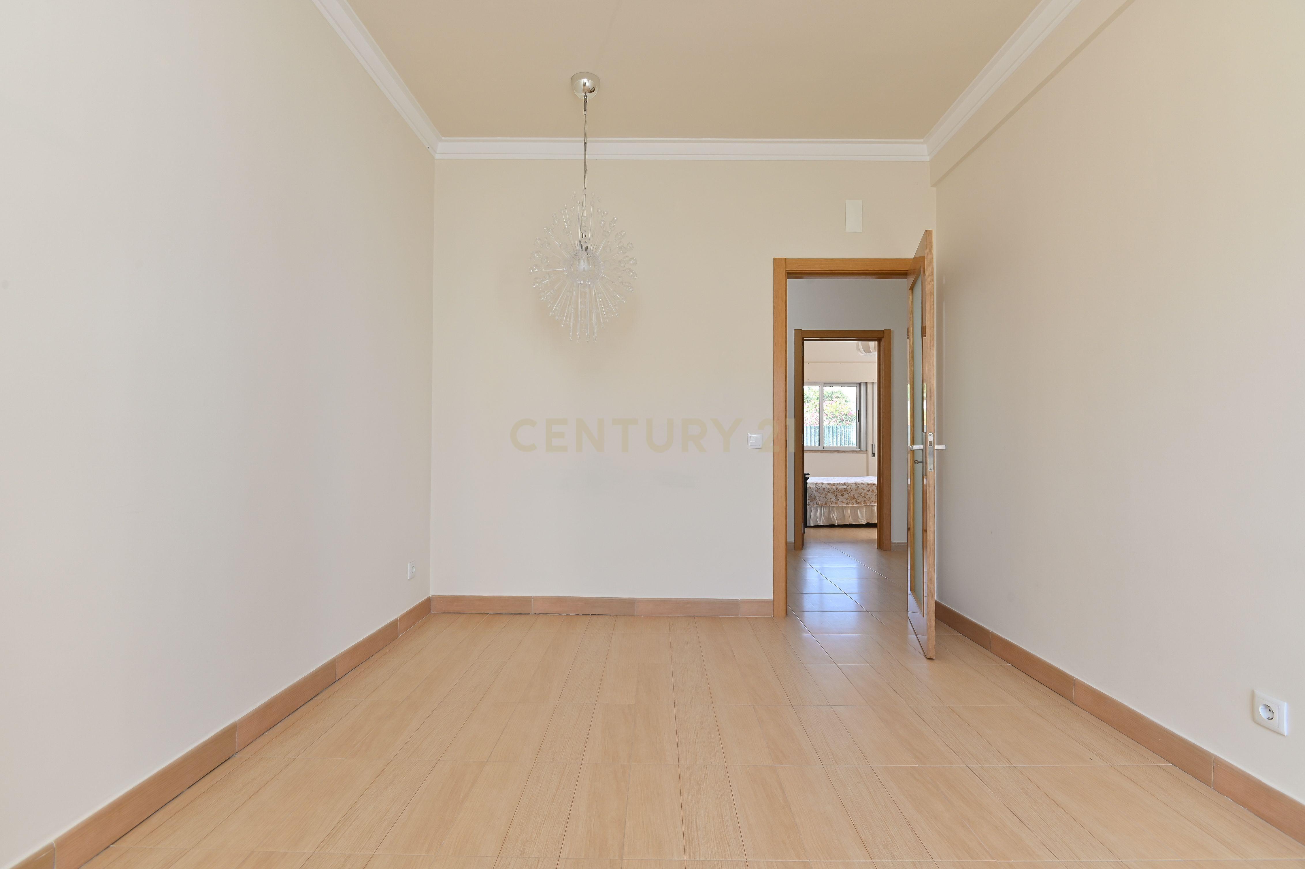 Fotografia 10 de Apartamento T2 para venda em Mem Martins