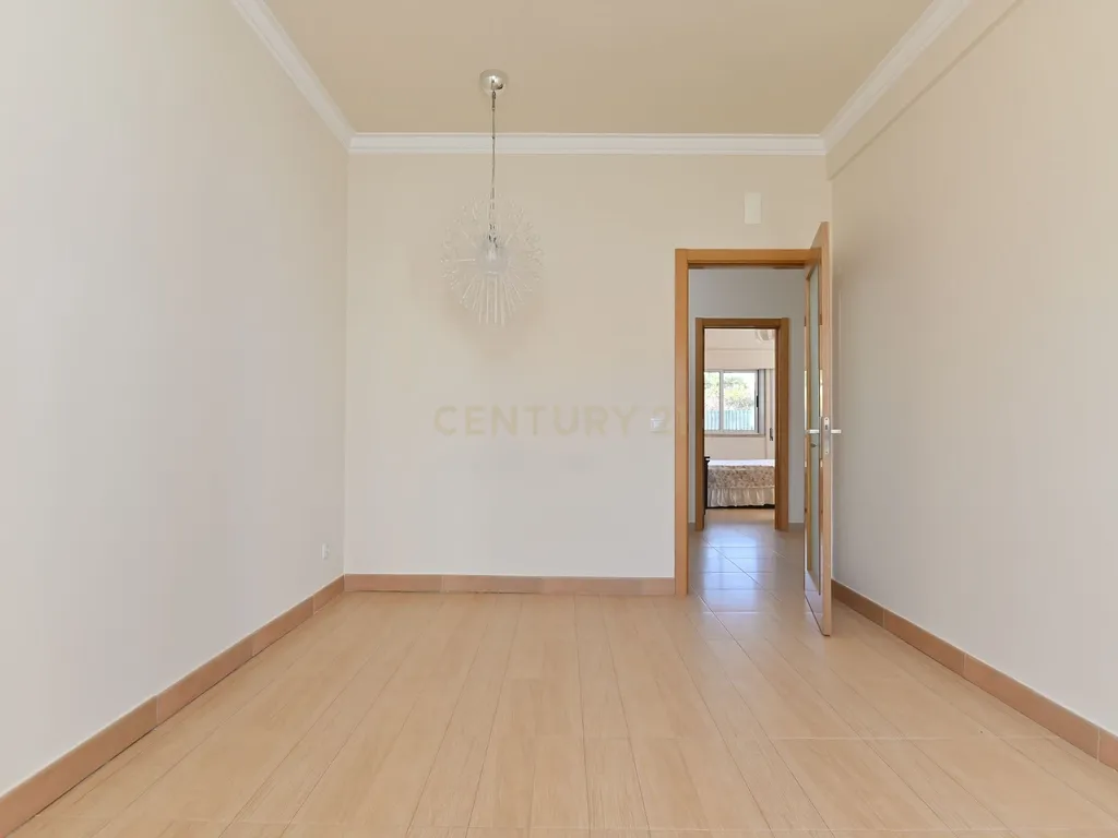 Apartamento T2 para venda em Mem Martins - Image 10