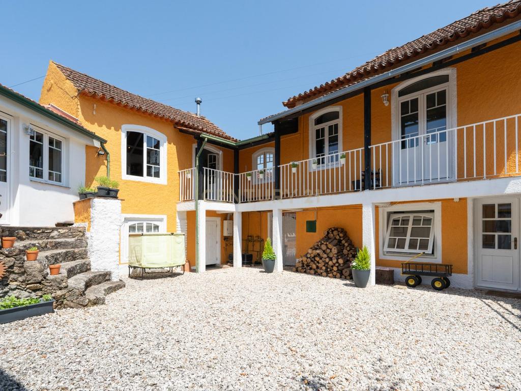 Moradia T7 tradicional em bom estado com varanda coberta, pátio, piscina, terraço coberta, vistas boas e jardim numa localização sossegada perto do centro de Arganil e o rio Alva - Image 3