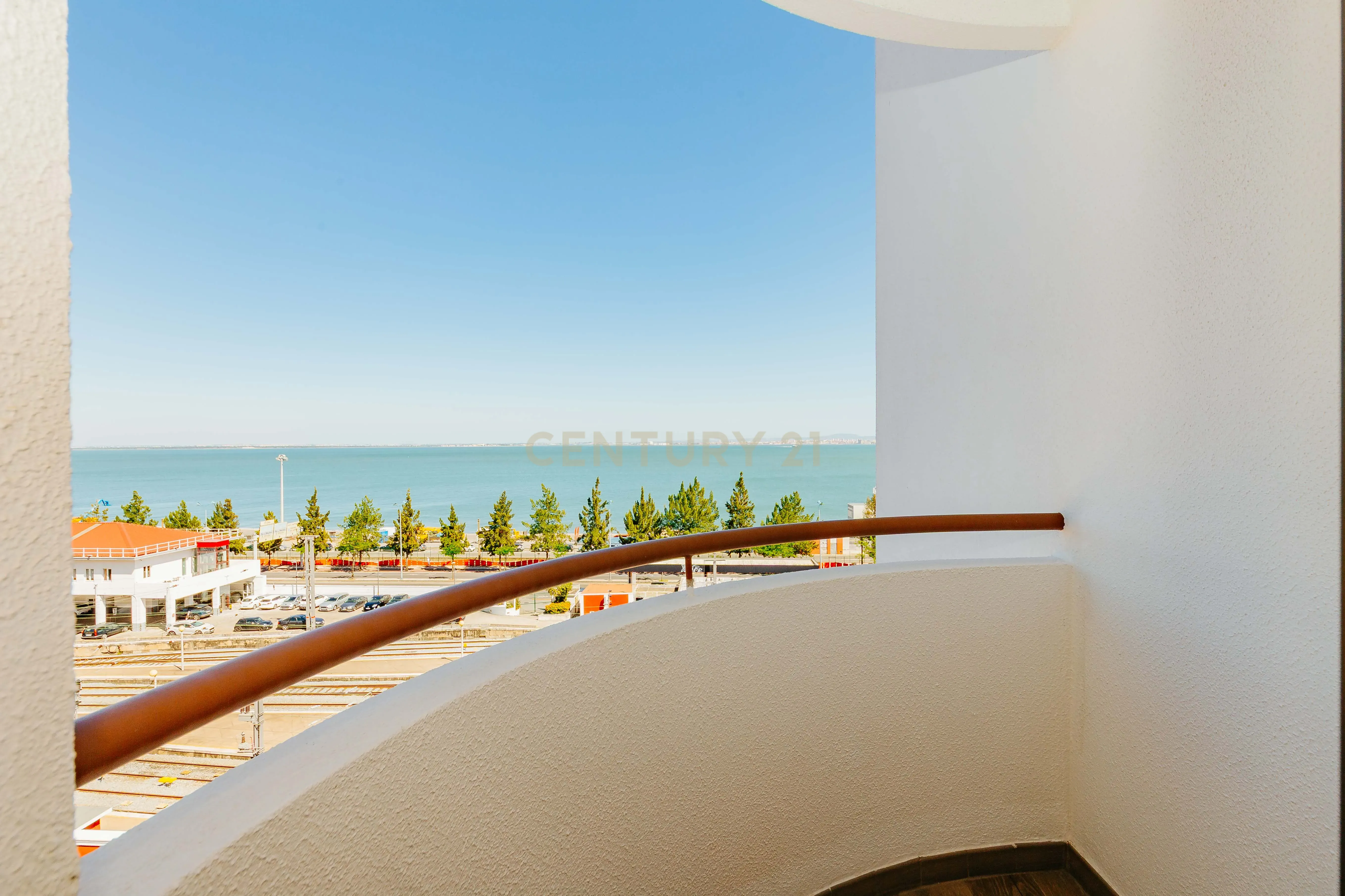 Apartamento T3 Renovado com Vista Rio em Santa Apolónia – Viva no Coração de Lisboa - Image 29