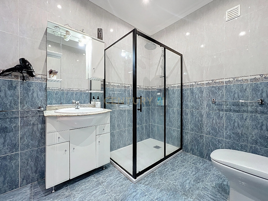 🏡 Moradia Única com Vista Mar — 3 Apartamentos | AL em Funcionamento | Feteiras, Ponta Delgada - Image 18
