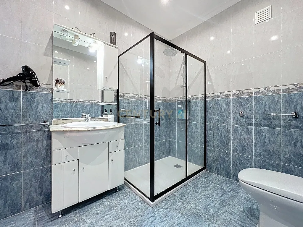 🏡 Moradia Única com Vista Mar — 3 Apartamentos | AL em Funcionamento | Feteiras, Ponta Delgada - Image 18