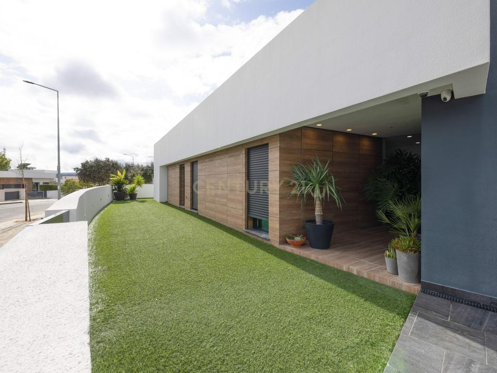 Moradia unifamiliar na Urbanização dos Jardins de Santiago, Setúbal - Image 39