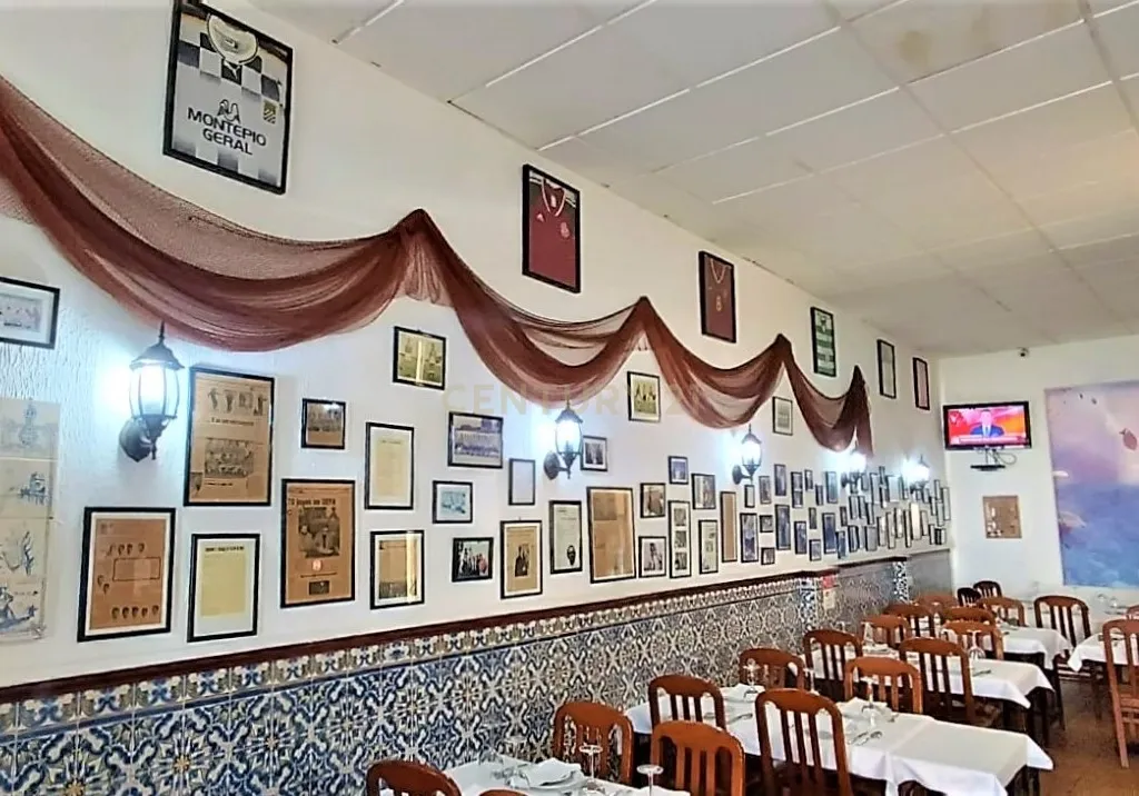 Trespasse de um conceituado restaurante "O Malcriado", com apartamento T2 associado, no centro de Matosinhos, Porto - Image 7