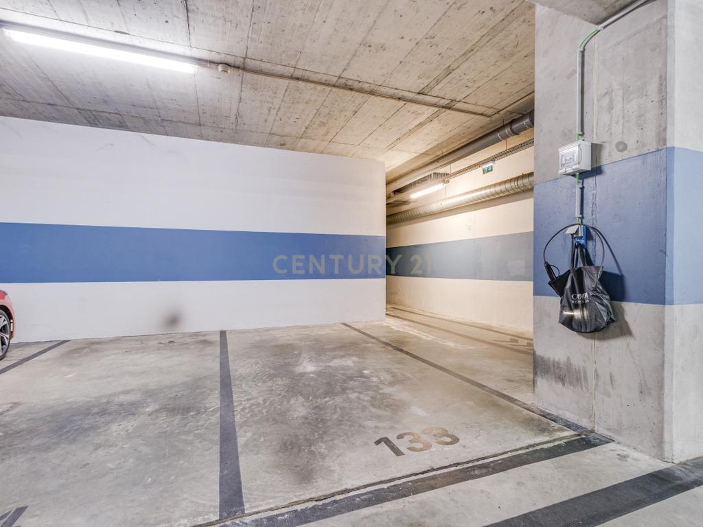 T1 Muito Espaçoso na Alta de Lisboa com Garagem e Arrecadação - Image 18