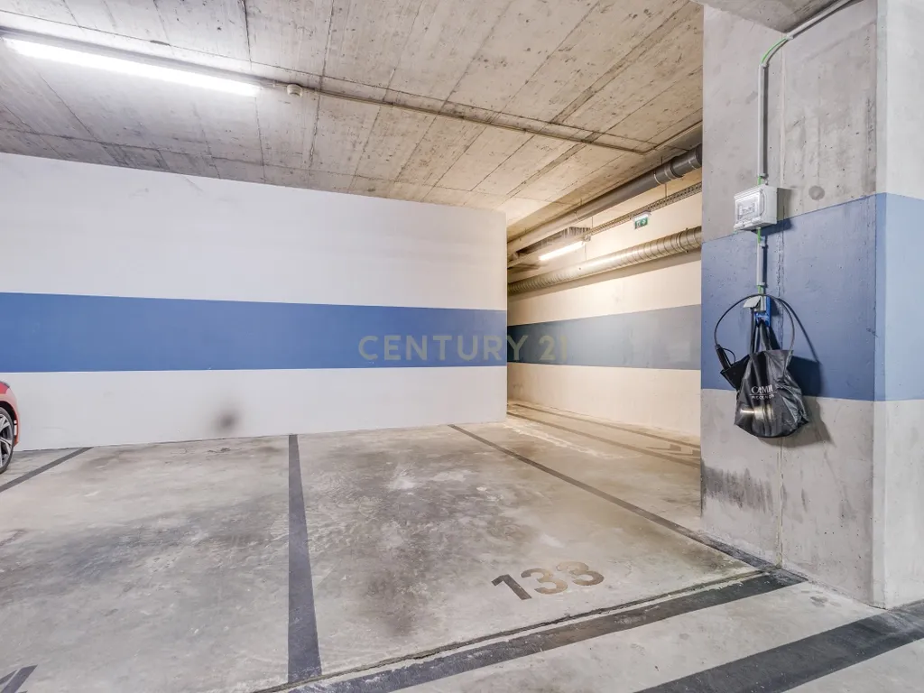 T1 Muito Espaçoso na Alta de Lisboa com Garagem e Arrecadação - Image 18