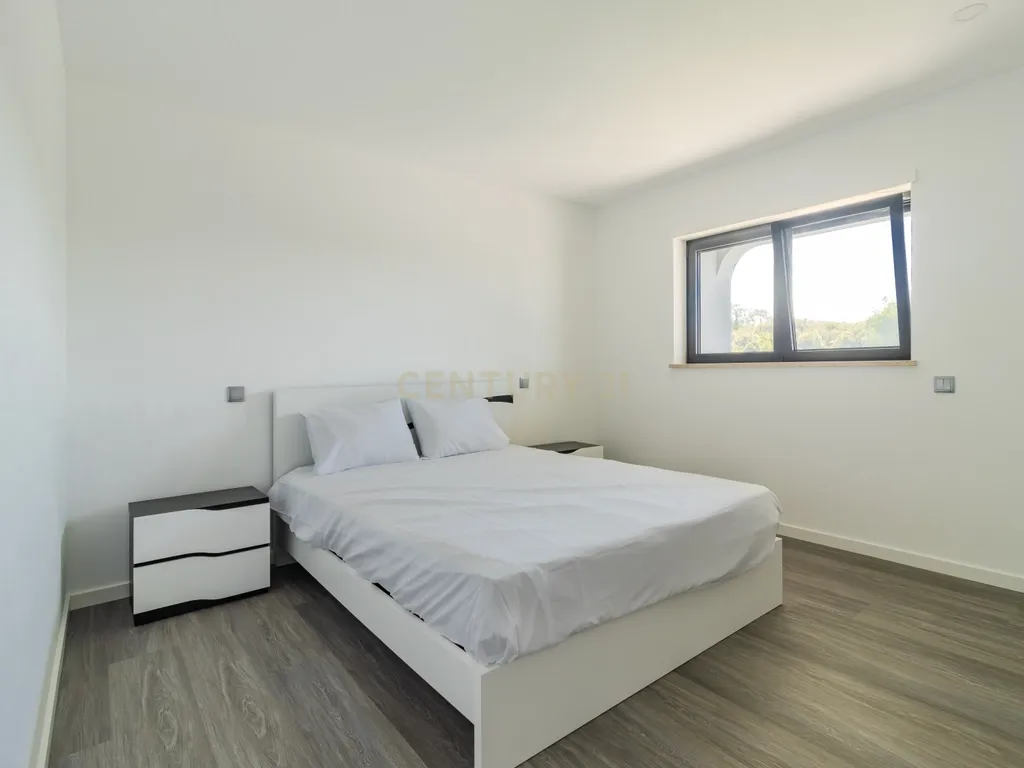 Propriedade Totalmente Renovada com Armazém/Garagem de Grande Dimensão e Piscina em Monte Real - Image 24
