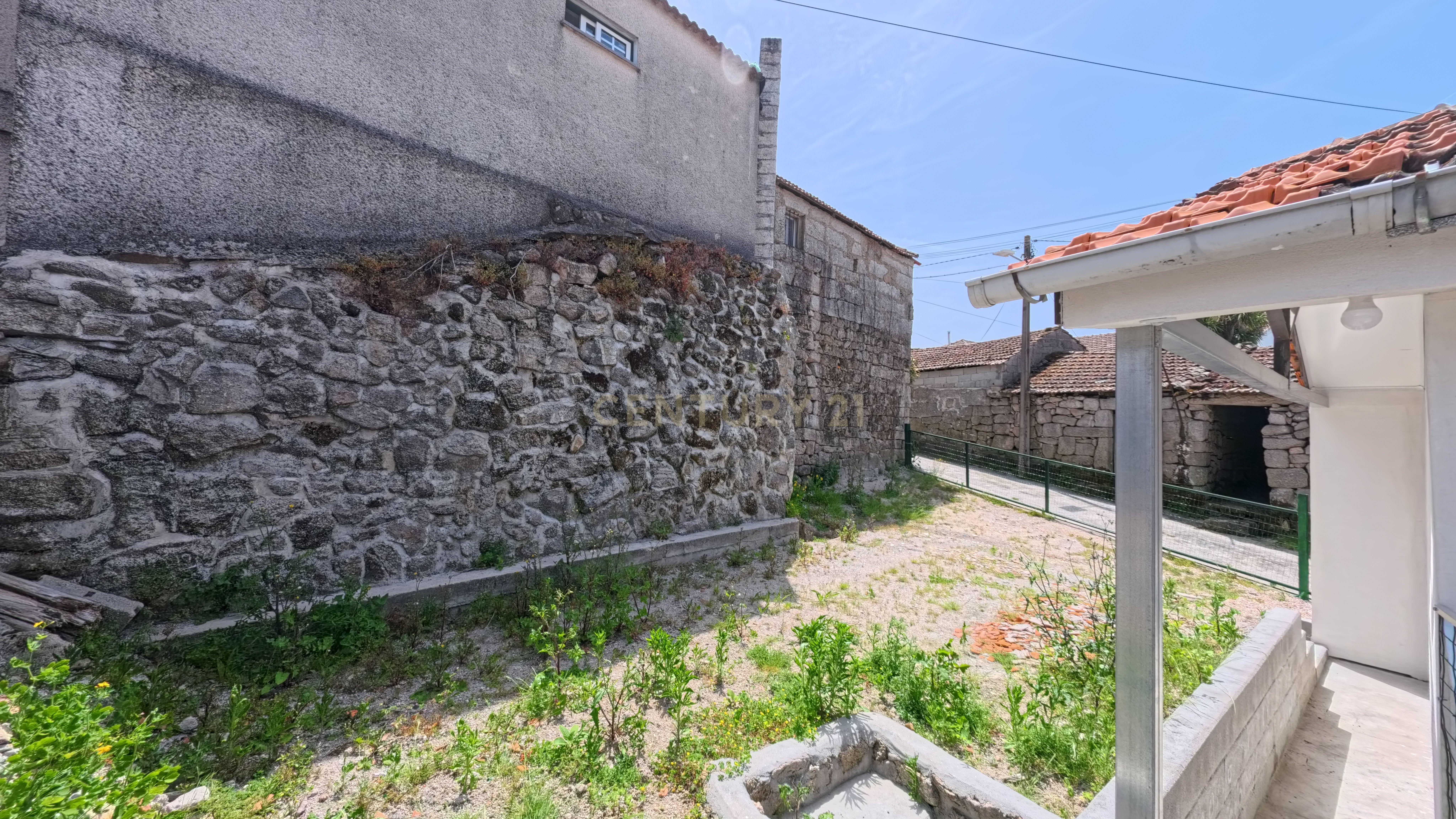 Fotografia 12 de Moradia térrea com espaço exterior + 3 Terrenos Rústicos em Queirã - Vouzela