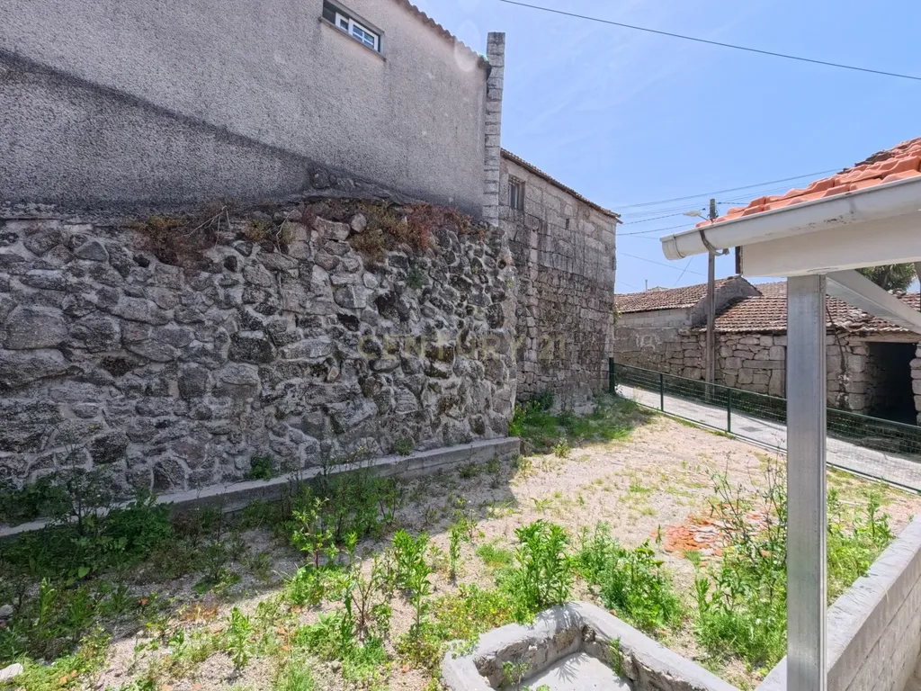 Moradia térrea com espaço exterior + 3 Terrenos Rústicos em Queirã - Vouzela - Image 12