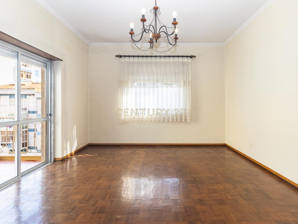 Apartamento T3 em Amora, Seixal - Image 9