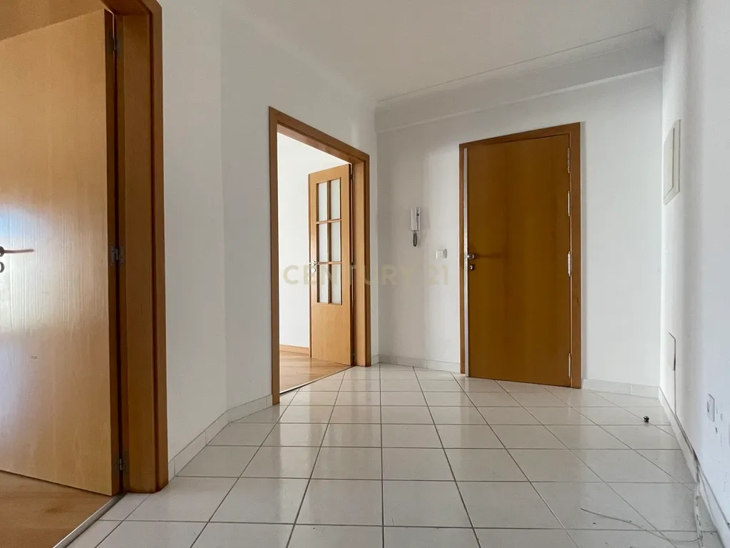 Apartamento T3, com Varandas e 3 Lugares de estacionamento, no Pinhal Novo - Image 21
