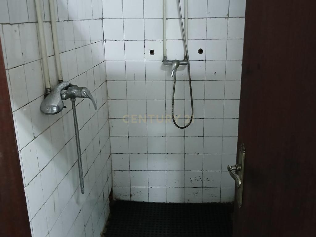 Oportunidade de investimento na Ponte da Bica – Ramada, Armazém com potencial para diversas áreas de negócios - Image 9