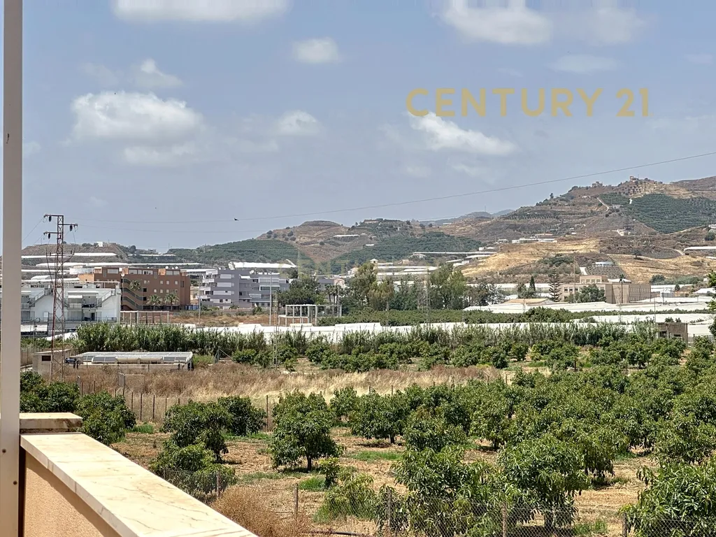 Apartamento de um quarto para arrendar em Torrox Costa com terraço e piscina - Image 18