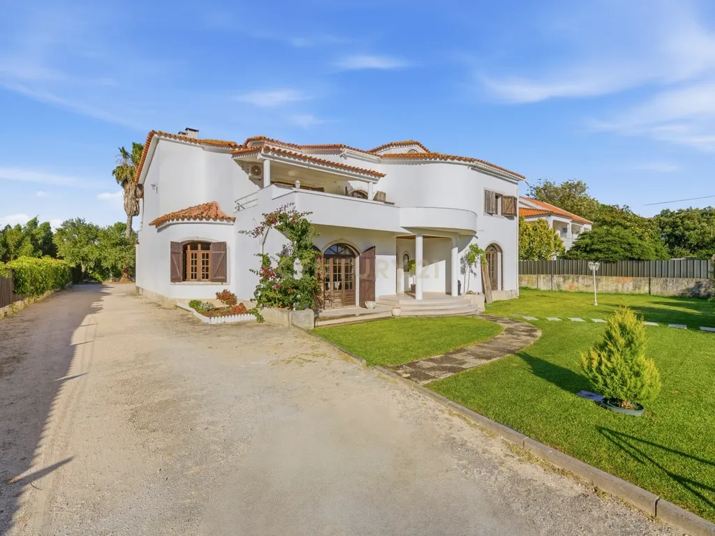 Quinta de Charme em Palmela – Renovada, Espaçosa e Pronta a Viver - Image 37