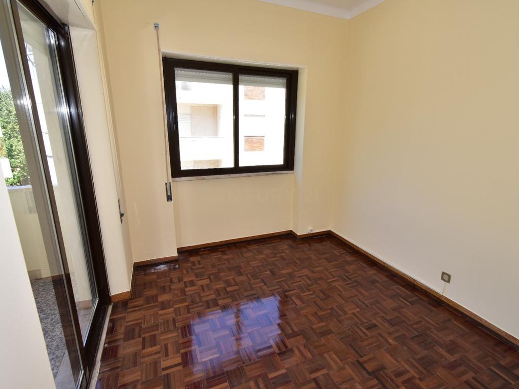 Apartamento T3 em Excelente Estado – Localização Central e Ótima Exposição Solar - Image 11