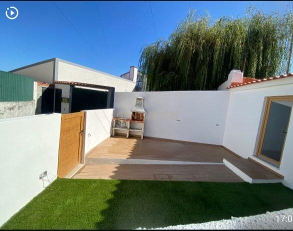 Fotografia 2 de Moradia totalmente remodelada em Santa Cruz- Póvoa de Penafirme – A 5 minutos das Praias!