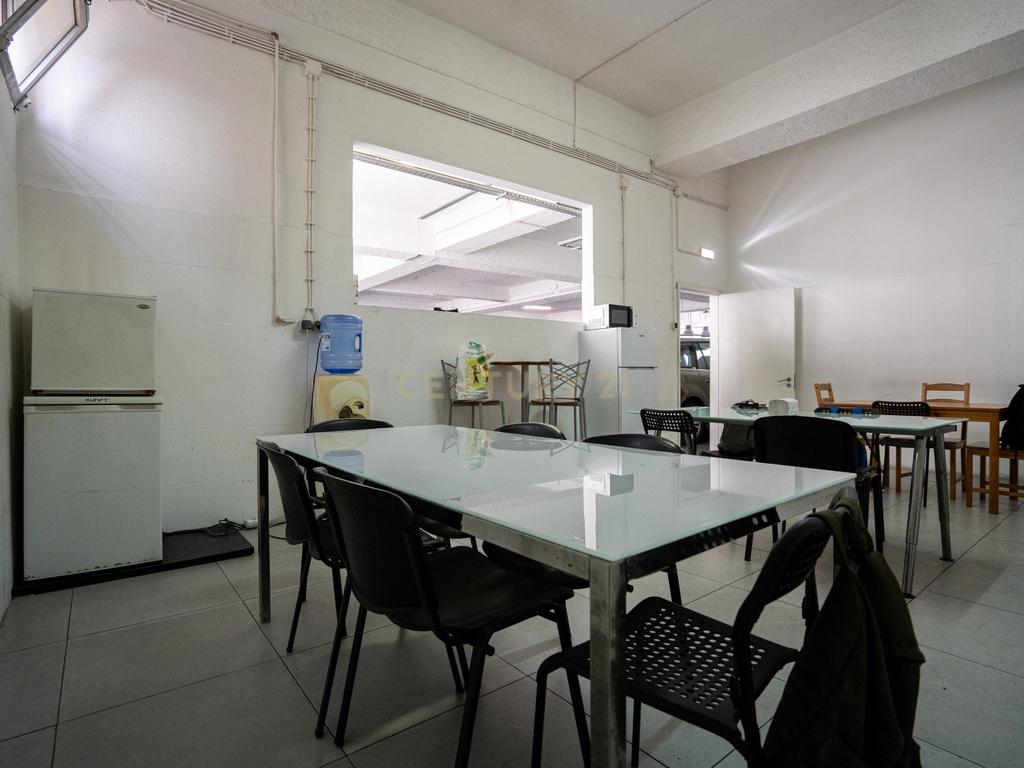 Armazém com 947 m2 a 5 min. do Aeroporto de Lisboa - Image 25