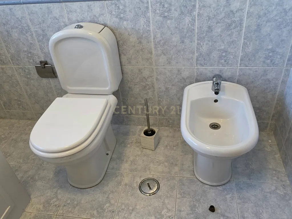 Excelente apartamento T2 com parqueamento - Image 25