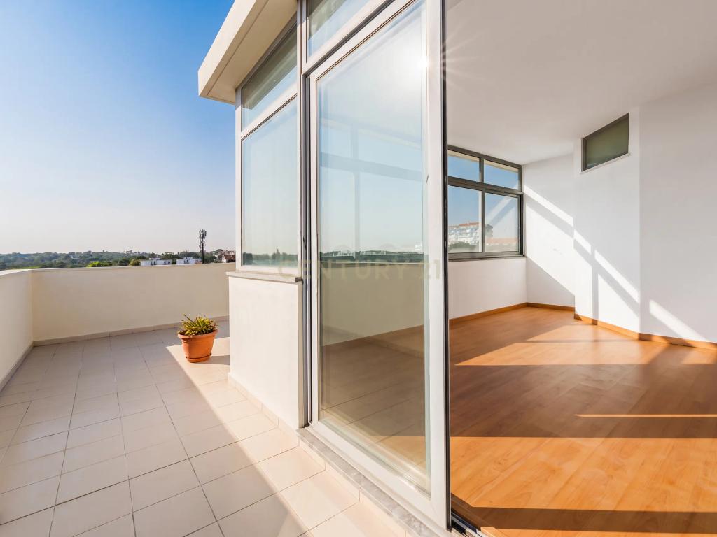 T3 Exclusivo com 161 m², Vista Mar e Potencial para Duplex | Quinta de Santa Teresa - Image 38