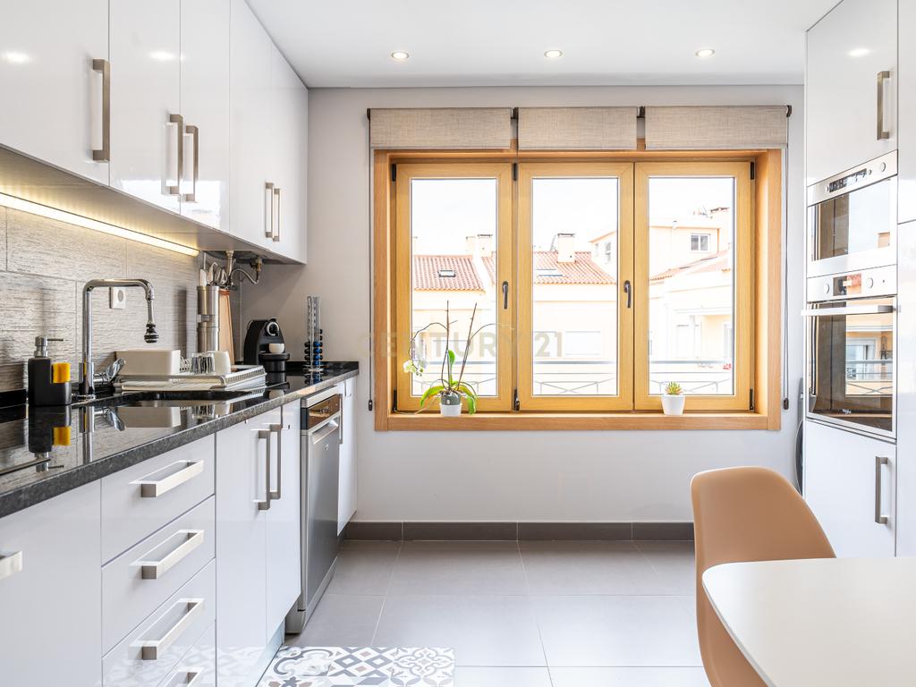Apartamento T3+1 com Sótão de 100m² na Abrunheira – Oportunidade Única!   - Image 13