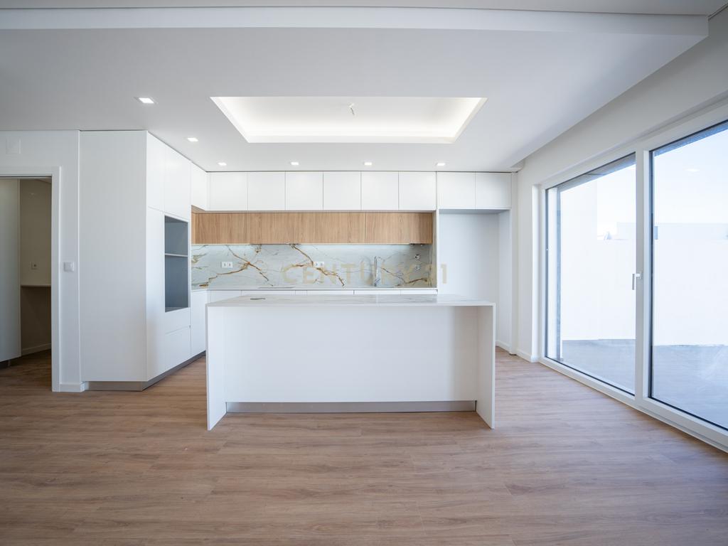 Moradia Térrea com piscina e quatro suites - Image 26