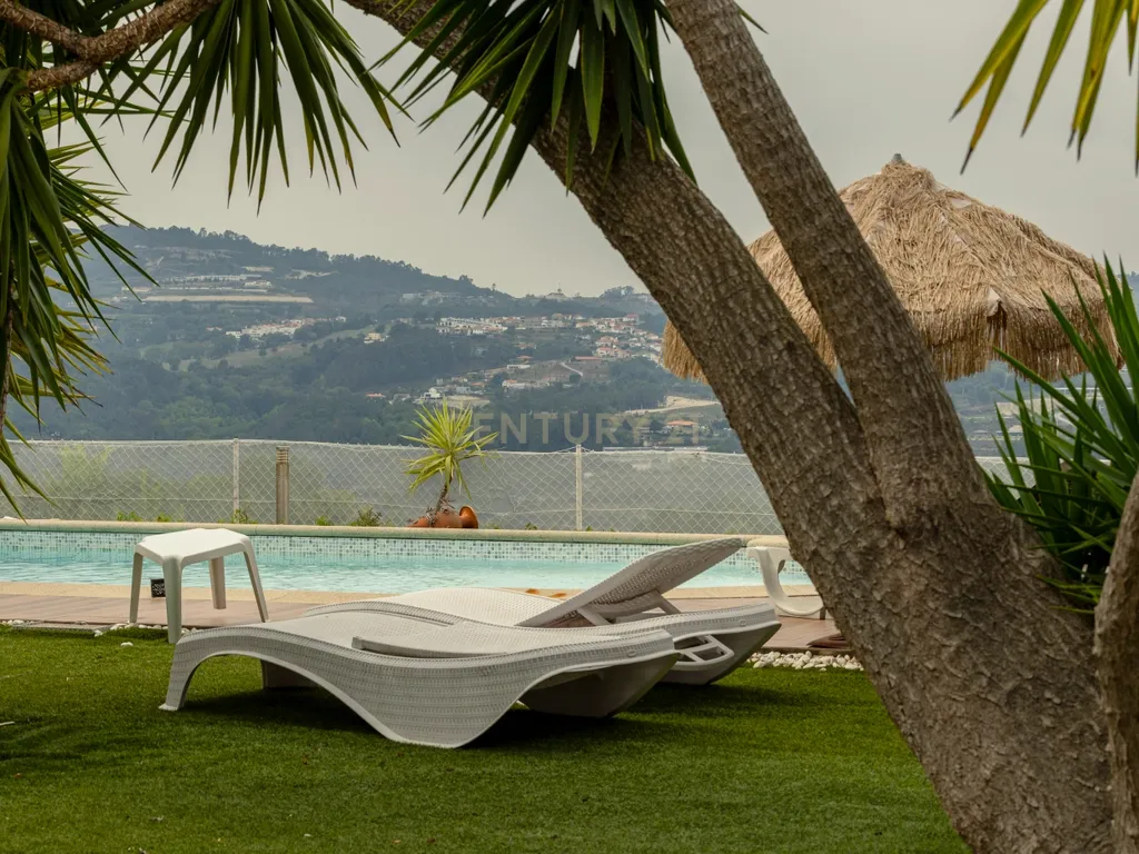 Moradia com Piscina, Vistas Panorâmicas e T2 Independente | São Gonçalo, Amarante - Image 1