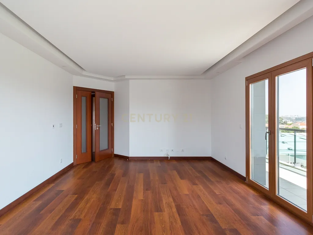 Apartamento T2 num condomínio com Vista Panorâmica em Odivelas, Famões - Image 5