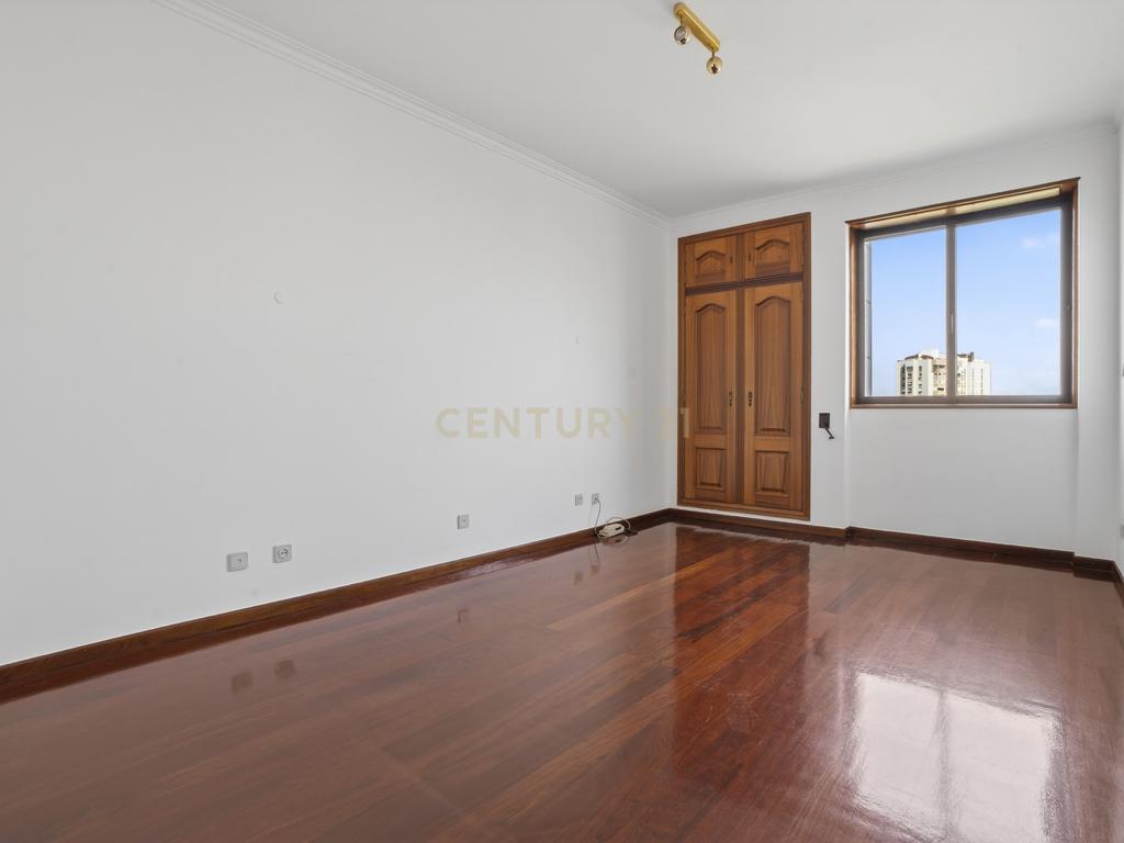 Apartamento T3 em Areeiro, com 1 lugar de garagem, Lisboa. - Image 21