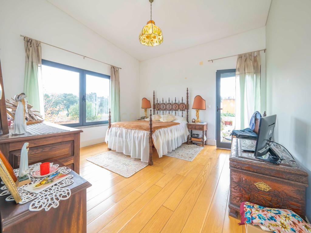 Moradia T5 Isolada, com Dois Pisos, Elevador e Terraço, com 800m2 de Terreno , na Quinta do Anjo, Palmela - Image 18